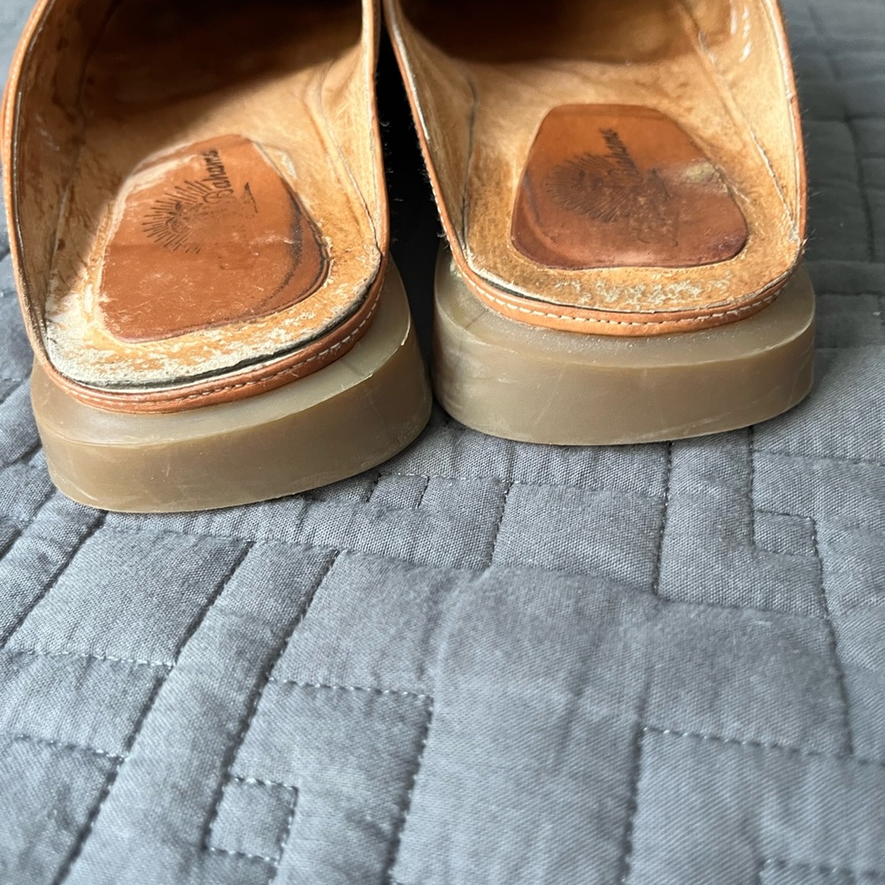 Tommy Bahamas woman’s leather mules - Picture 4 of 9